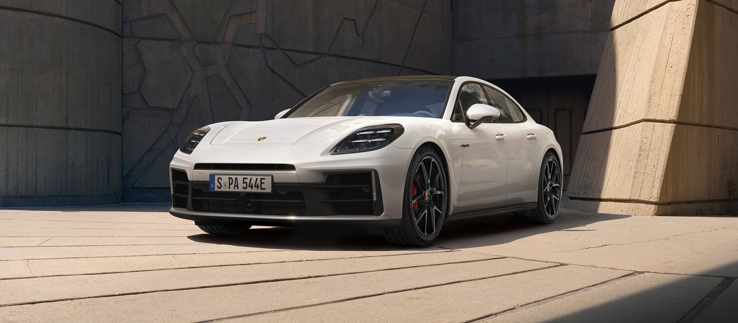 Porsche Panamera in Weiß Forntaufnahme