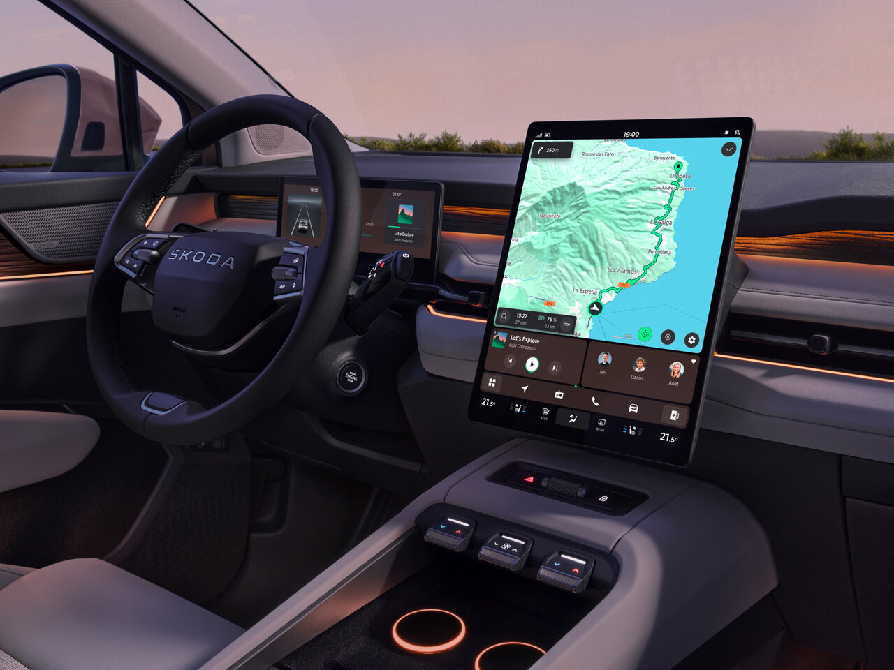 Großes Infotainmentdisplay im neuen Škoda Peaq mit Navigationsansicht, digitalem Cockpit und moderner Bedienoberfläche.