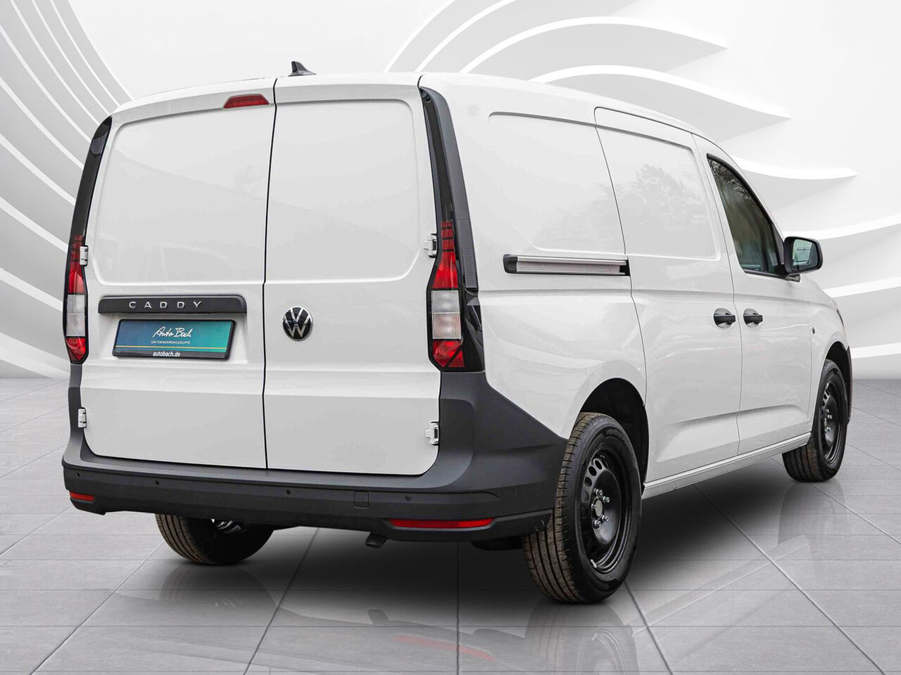Volkswagen Caddy Cargo in Heckansicht steht freigestellt in Studioumgebung mit hellem Hintergrund und grafischen Linien im Hintergrund