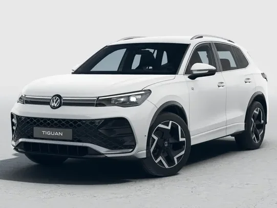 Volkswagen Tiguan R-Line in Weiß in Frontal-Seitenansicht vor neutralem Studiohintergrund