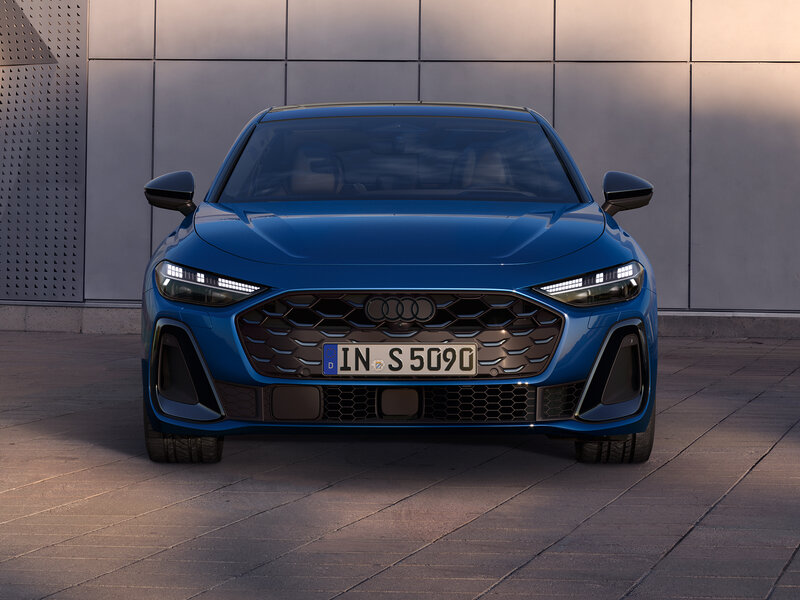 Audi S5 Limousine in markanter Frontansicht mit breitem Singleframe-Grill und sportlich-elegantem Auftritt