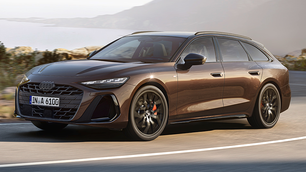 Audi A6 Avant in sportlicher Ausführung fährt dynamisch auf einer Straße vor bergiger Landschaft bei Tageslicht