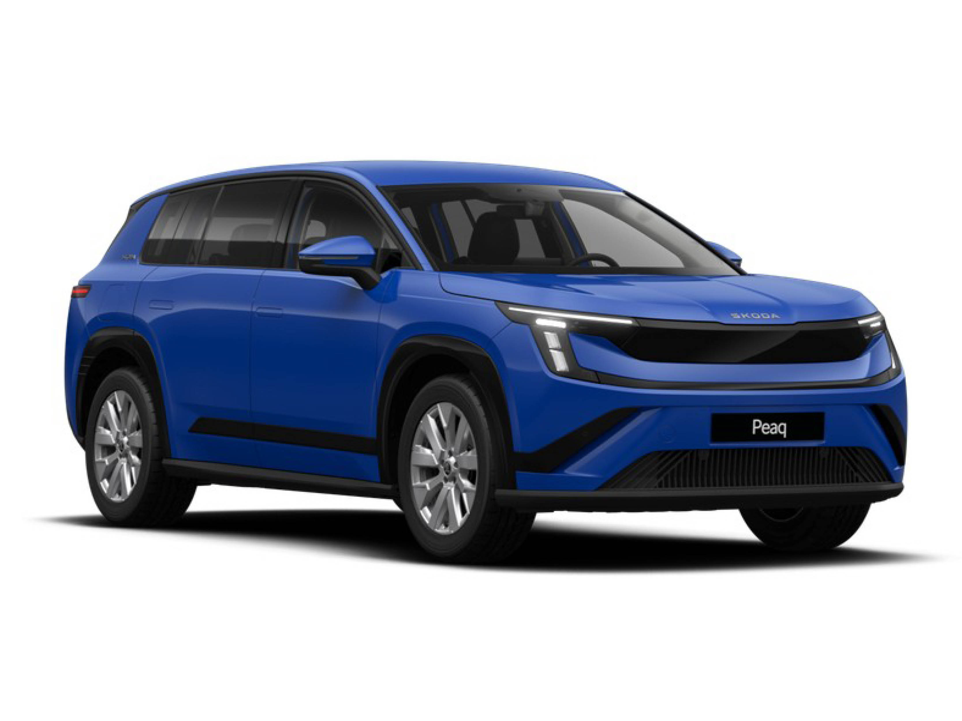 Škoda Peaq Selection in Blau aus Front-Schrägansicht auf weißem Hintergrund.